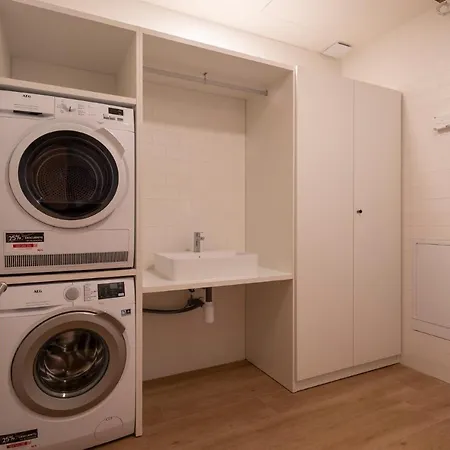 Housingcoruna Real58 *